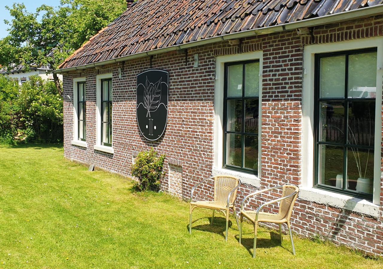 Fakansjehus Sfeervol Met Fijne Tuin Jirnsum Exterior photo